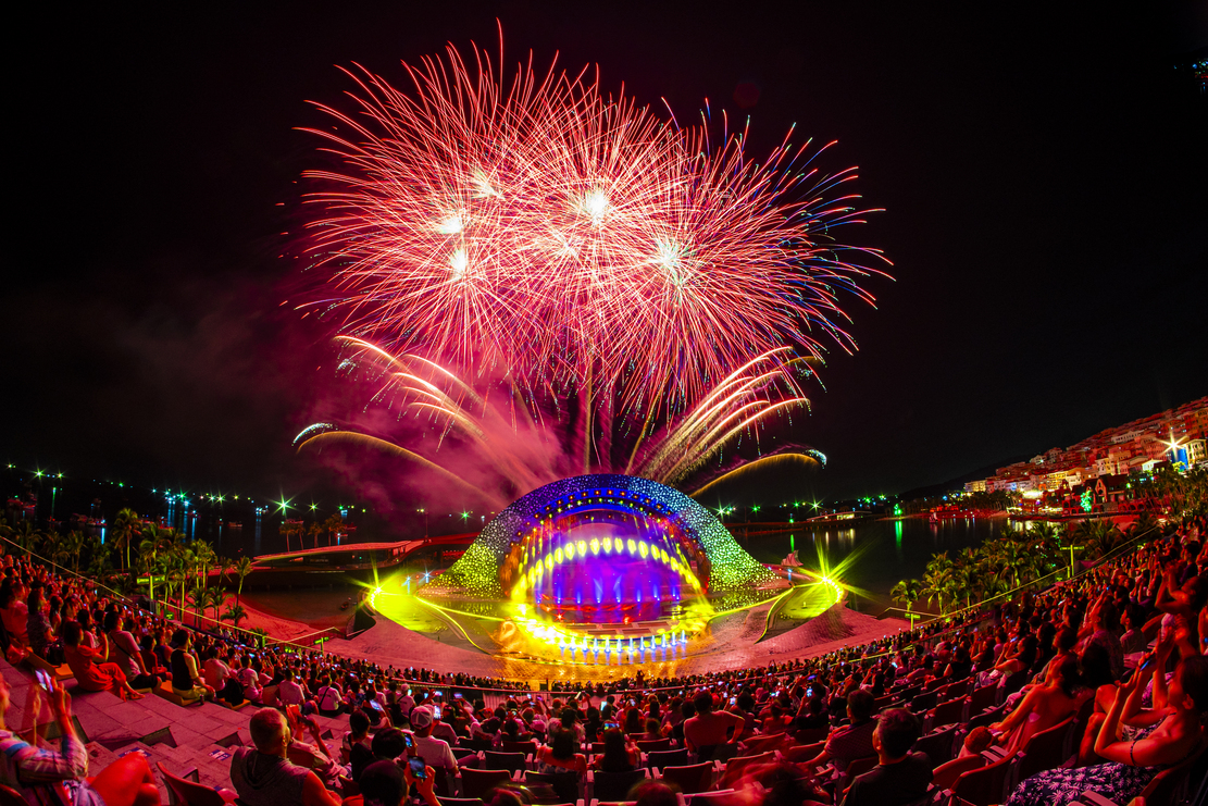 Thị trấn Hoàng Hôn - Phú Quốc: Điểm đến nghệ thuật và giải trí vui suốt ngày đêm- Ảnh 1.