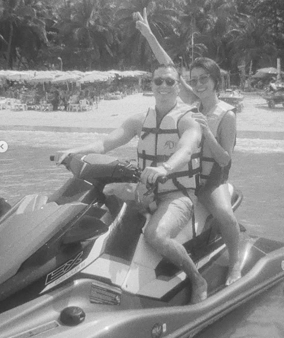 Chồng cũ MC Hoàng Oanh quỳ gối cầu hôn bạn gái mới sau 3 năm ly hôn- Ảnh 6. Chồng cũ MC Hoàng Oanh quỳ gối cầu hôn bạn gái mới sau 3 năm ly hôn- Ảnh 6.