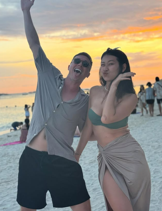 Chồng cũ MC Hoàng Oanh quỳ gối cầu hôn bạn gái mới sau 3 năm ly hôn- Ảnh 3. Chồng cũ MC Hoàng Oanh quỳ gối cầu hôn bạn gái mới sau 3 năm ly hôn- Ảnh 3.