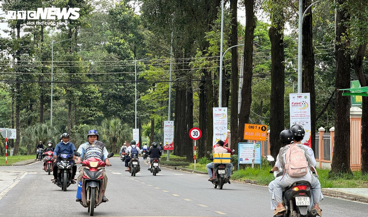 TP.HCM chuyển lạnh, sắp đón đợt mưa lớn- Ảnh 1.