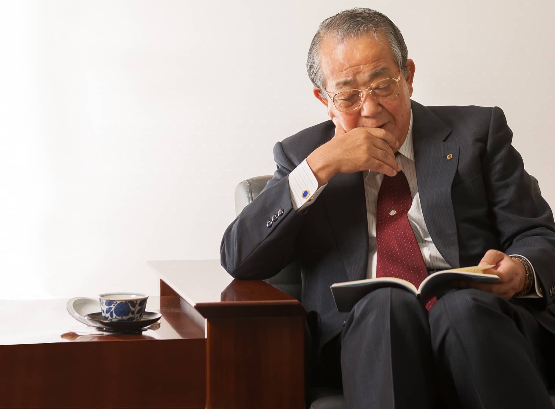 ''Thần kinh doanh'' Nhật Bản Kazuo Inamori: Có 3 điều người thất bại cực kỳ thích làm, muốn thành công phải sớm nhận ra để buông bỏ- Ảnh 1. ''Thần kinh doanh'' Nhật Bản Kazuo Inamori: Có 3 điều người thất bại cực kỳ thích làm, muốn thành công phải sớm nhận ra để buông bỏ- Ảnh 1.