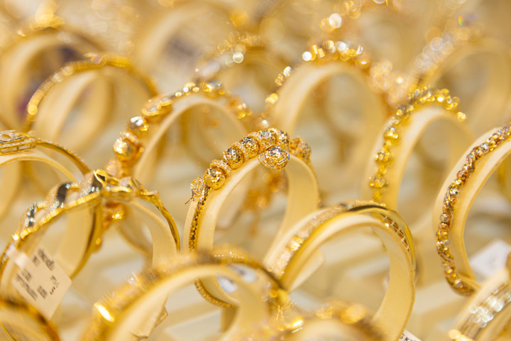 Giá vàng hôm nay 15/11: Lao dốc không phanh- Ảnh 1.