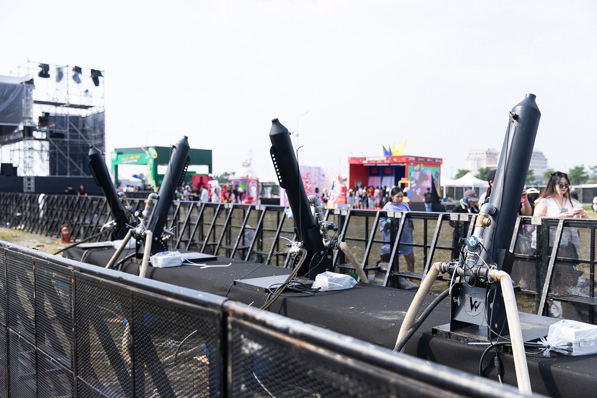 NGAY LÚC NÀY: MIN xuất hiện khiến sân khấu WATERBOMB “nổ tung”, hàng nghìn khán giả ướt sũng vì màn phun nước cực đã!- Ảnh 25. NGAY LÚC NÀY: MIN xuất hiện khiến sân khấu WATERBOMB “nổ tung”, hàng nghìn khán giả ướt sũng vì màn phun nước cực đã!- Ảnh 25.