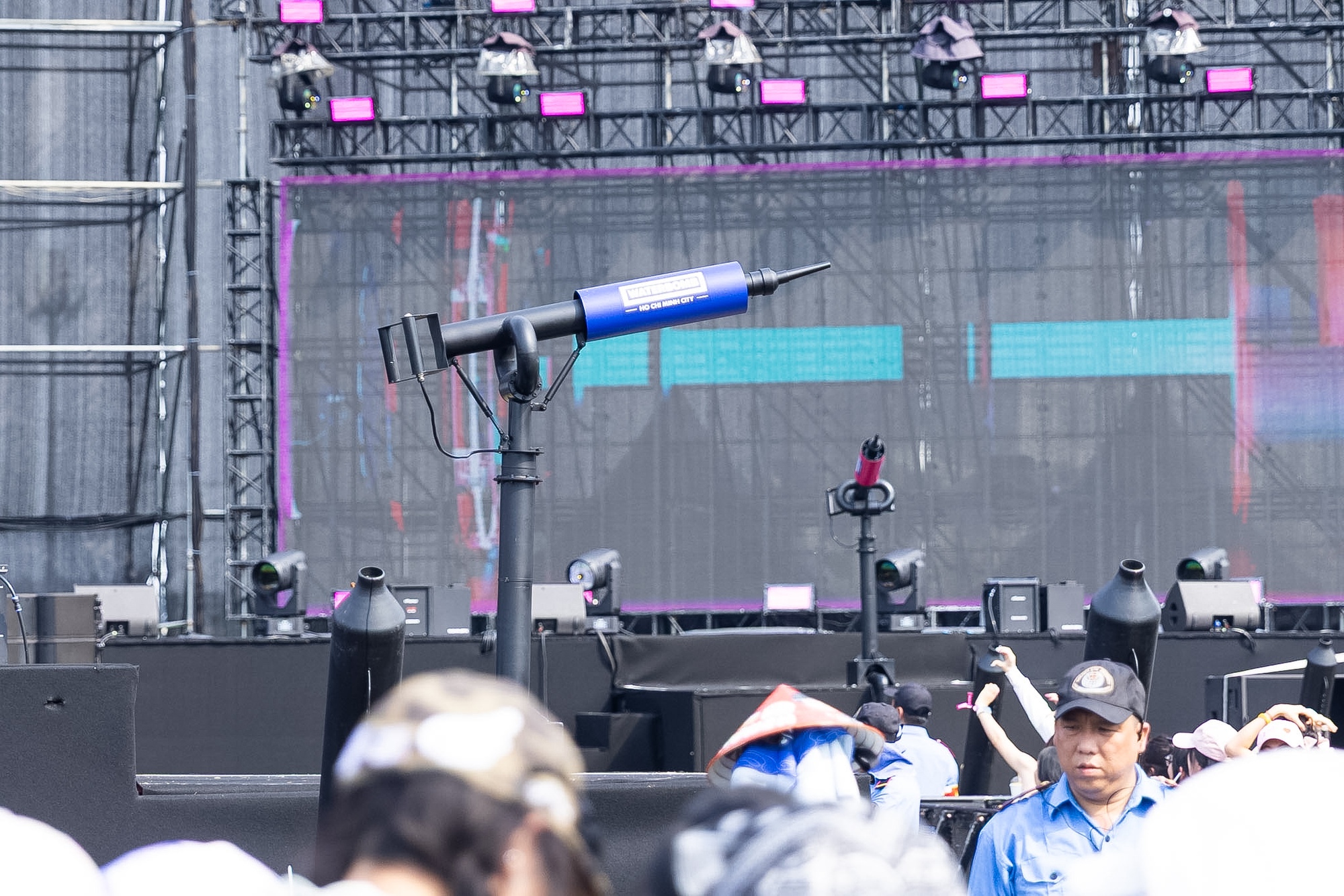 NGAY LÚC NÀY: MIN xuất hiện khiến sân khấu WATERBOMB “nổ tung”, hàng nghìn khán giả ướt sũng vì màn phun nước cực đã!- Ảnh 24. NGAY LÚC NÀY: MIN xuất hiện khiến sân khấu WATERBOMB “nổ tung”, hàng nghìn khán giả ướt sũng vì màn phun nước cực đã!- Ảnh 24.