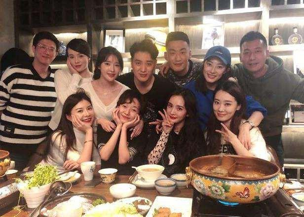 Đi họp lớp đến lúc thanh toán ai cũng trốn về, người bạn nghèo phải trả 150 triệu: Ngày hôm sau bật khóc vì 1 cảnh tượng!- Ảnh 1.