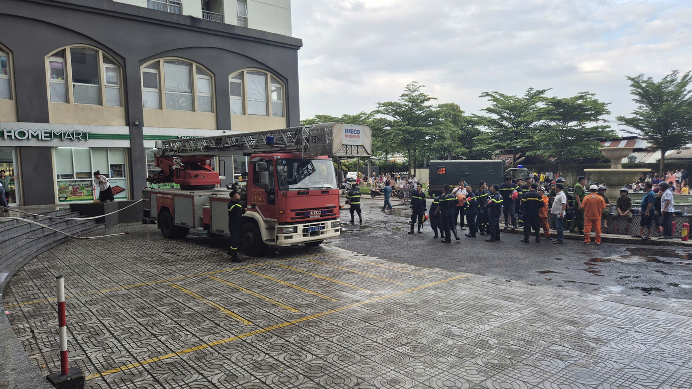 Cháy căn hộ chung cư, hàng trăm người tháo chạy- Ảnh 5.