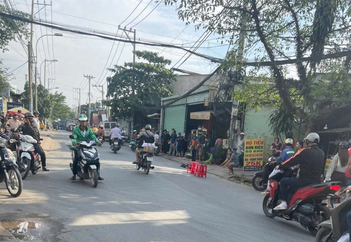 Người phụ nữ tử vong trên đường đón cháu đi học về- Ảnh 1. Người phụ nữ tử vong trên đường đón cháu đi học về- Ảnh 1.