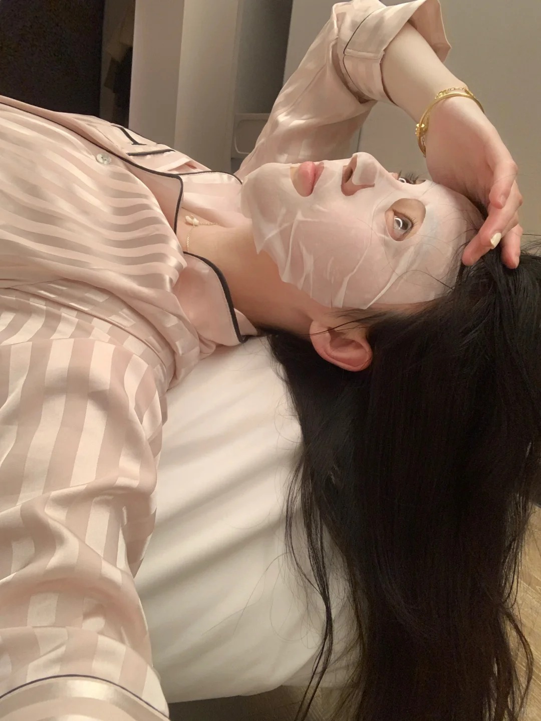 5 thói quen khiến da lên mụn triền miên, còn rãnh nhăn li ti xuất hiện liên tục- Ảnh 4.