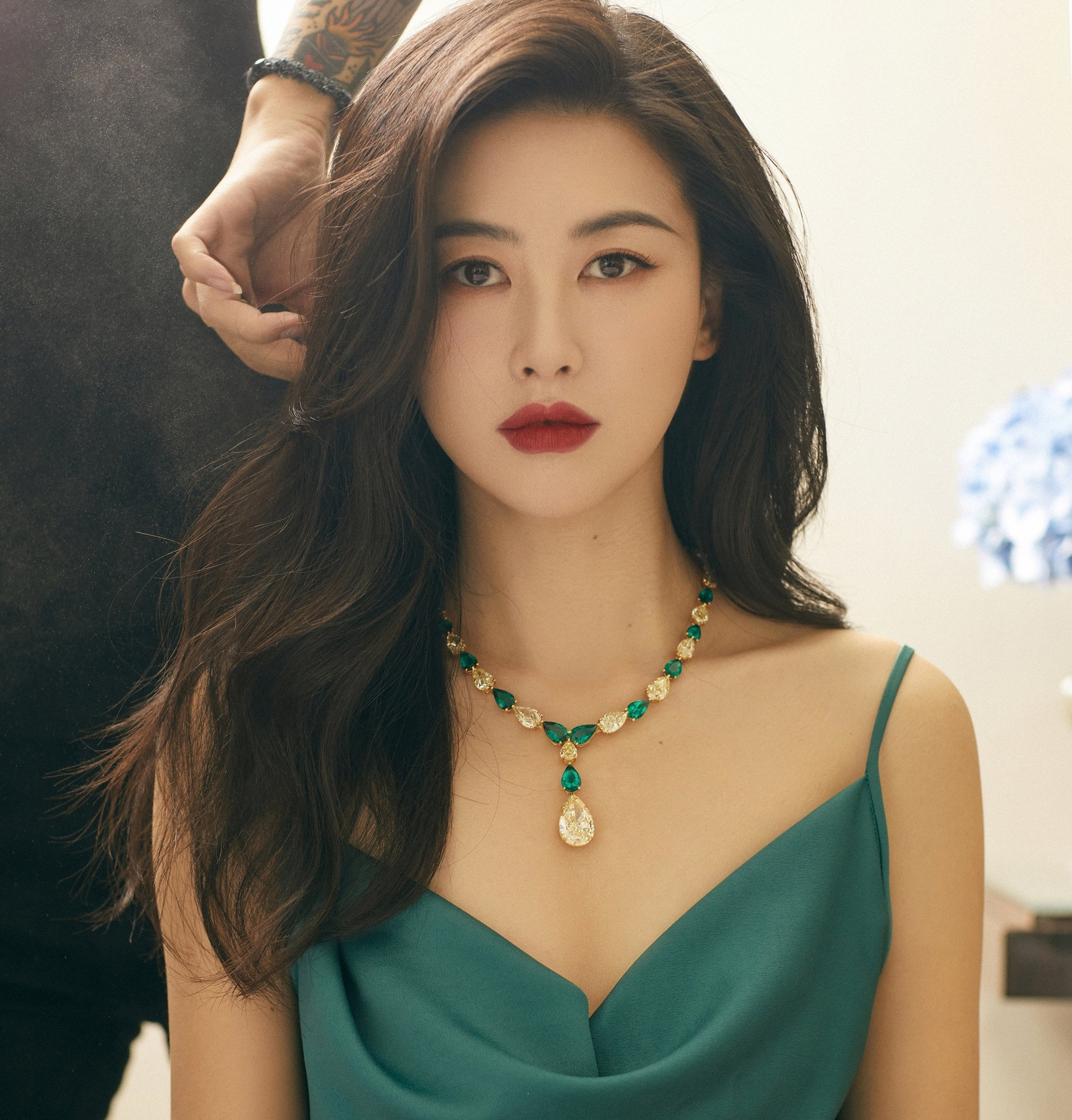 Khung hình "double sang": Vợ tỷ phú đọ sắc cùng mỹ nhân nhà trâm anh thế phiệt- Ảnh 9.