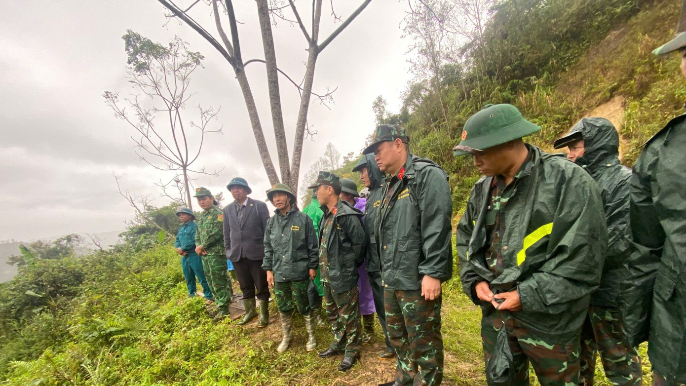 Đưa cảnh khuyển tìm kiếm người mất tích trong vụ sạt lở kinh hoàng ở Đà Nẵng- Ảnh 2.
