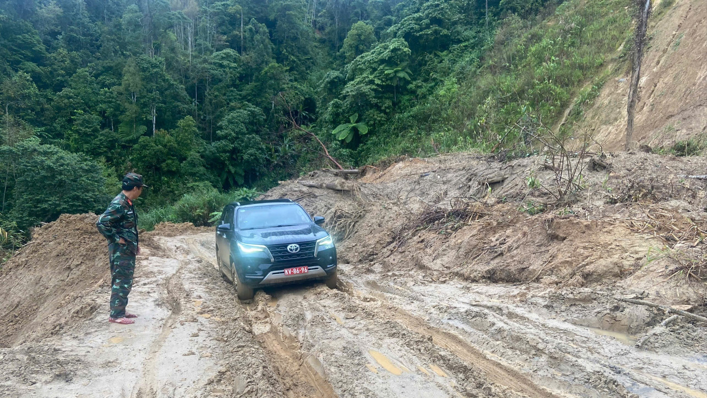 Đưa cảnh khuyển tìm kiếm người mất tích trong vụ sạt lở kinh hoàng ở Đà Nẵng- Ảnh 3.