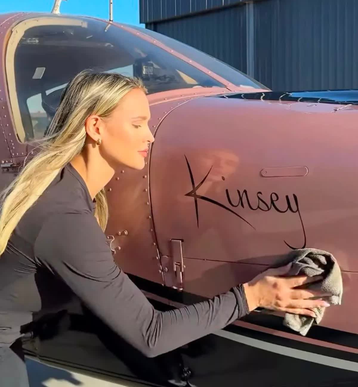 Người đẹp bán Người đẹp bán