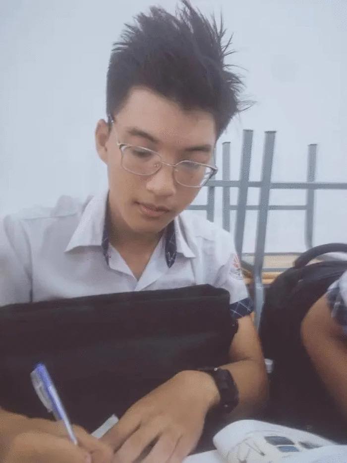 Nam sinh cả thời đi học không một lần được khen thưởng, 8 năm sau trở về trường cũ mà ai cũng ngưỡng mộ- Ảnh 3. Nam sinh cả thời đi học không một lần được khen thưởng, 8 năm sau trở về trường cũ mà ai cũng ngưỡng mộ- Ảnh 3.