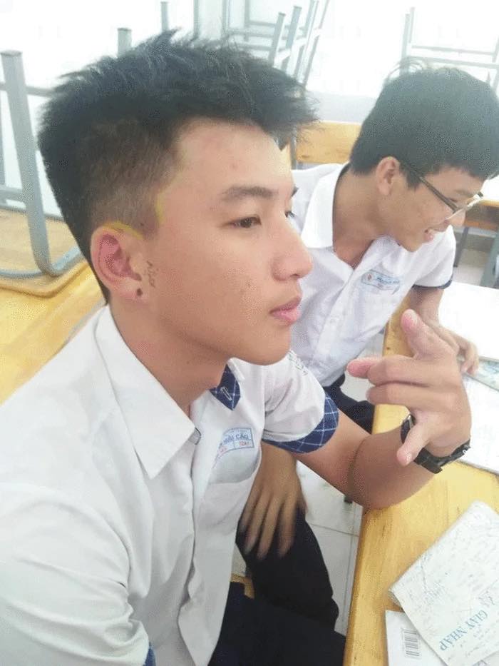 Nam sinh cả thời đi học không một lần được khen thưởng, 8 năm sau trở về trường cũ mà ai cũng ngưỡng mộ- Ảnh 2. Nam sinh cả thời đi học không một lần được khen thưởng, 8 năm sau trở về trường cũ mà ai cũng ngưỡng mộ- Ảnh 2.