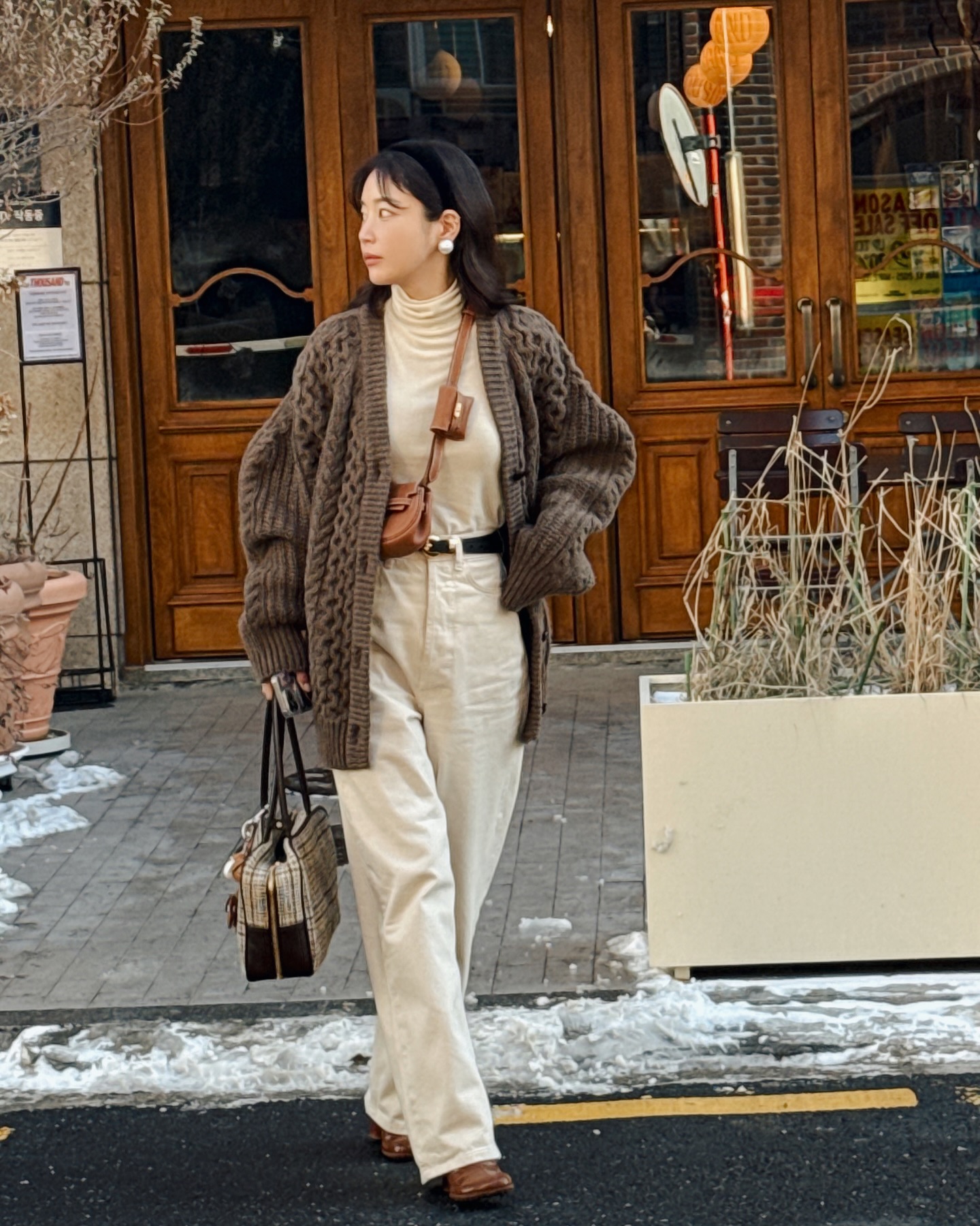 10 cách mặc quần ống rộng dành cho phụ nữ trên 40 tuổi, đẹp tới nỗi muốn diện suốt mùa đông- Ảnh 9. 10 cách mặc quần ống rộng dành cho phụ nữ trên 40 tuổi, đẹp tới nỗi muốn diện suốt mùa đông- Ảnh 9.