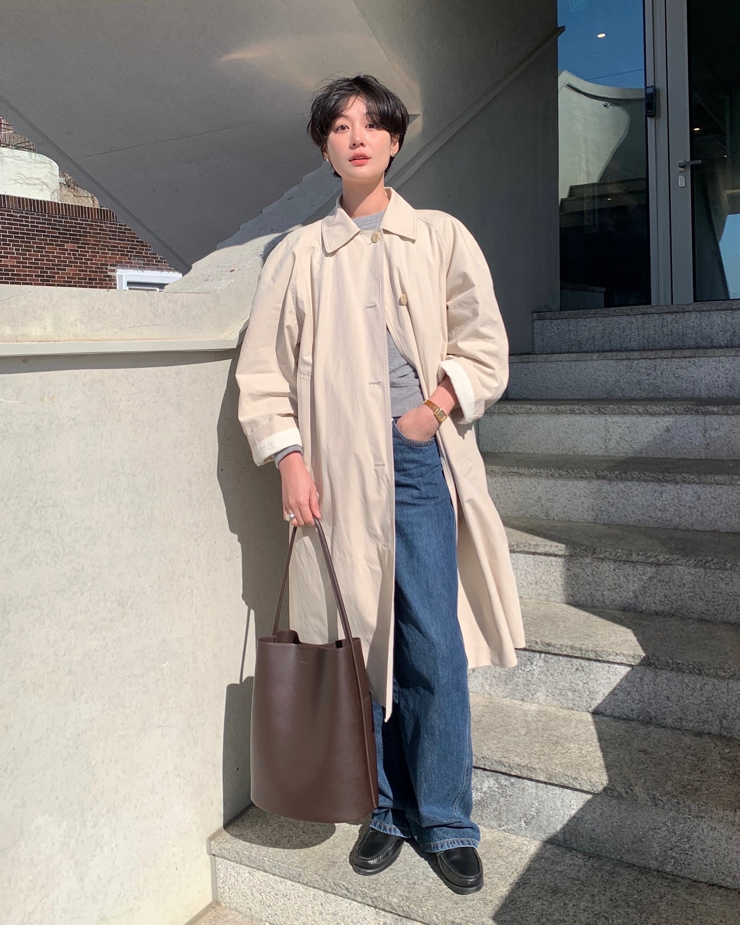 4 mốt áo khoác dáng dài của năm nay, cứ mặc lên là sang chảnh- Ảnh 9. 4 mốt áo khoác dáng dài của năm nay, cứ mặc lên là sang chảnh- Ảnh 9.