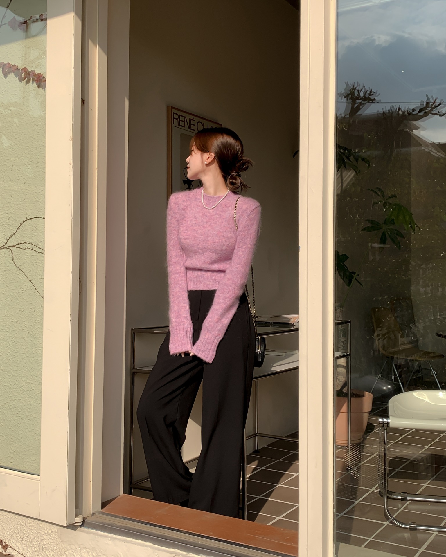 Lý do cần có áo len sáng màu trong tủ đồ: Phối đơn giản cũng trẻ ra vài tuổi, độ sang xịn miễn bàn- Ảnh 11. Lý do cần có áo len sáng màu trong tủ đồ: Phối đơn giản cũng trẻ ra vài tuổi, độ sang xịn miễn bàn- Ảnh 11.