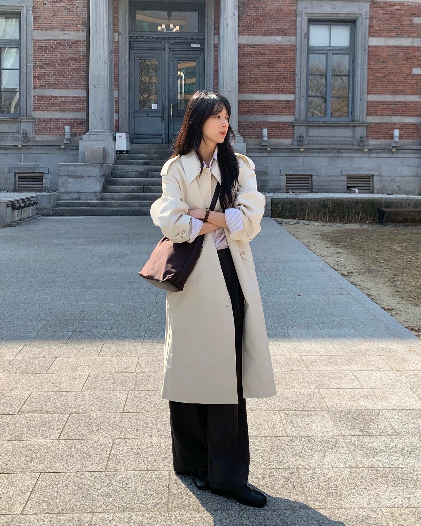 4 mốt áo khoác dáng dài của năm nay, cứ mặc lên là sang chảnh- Ảnh 10. 4 mốt áo khoác dáng dài của năm nay, cứ mặc lên là sang chảnh- Ảnh 10.