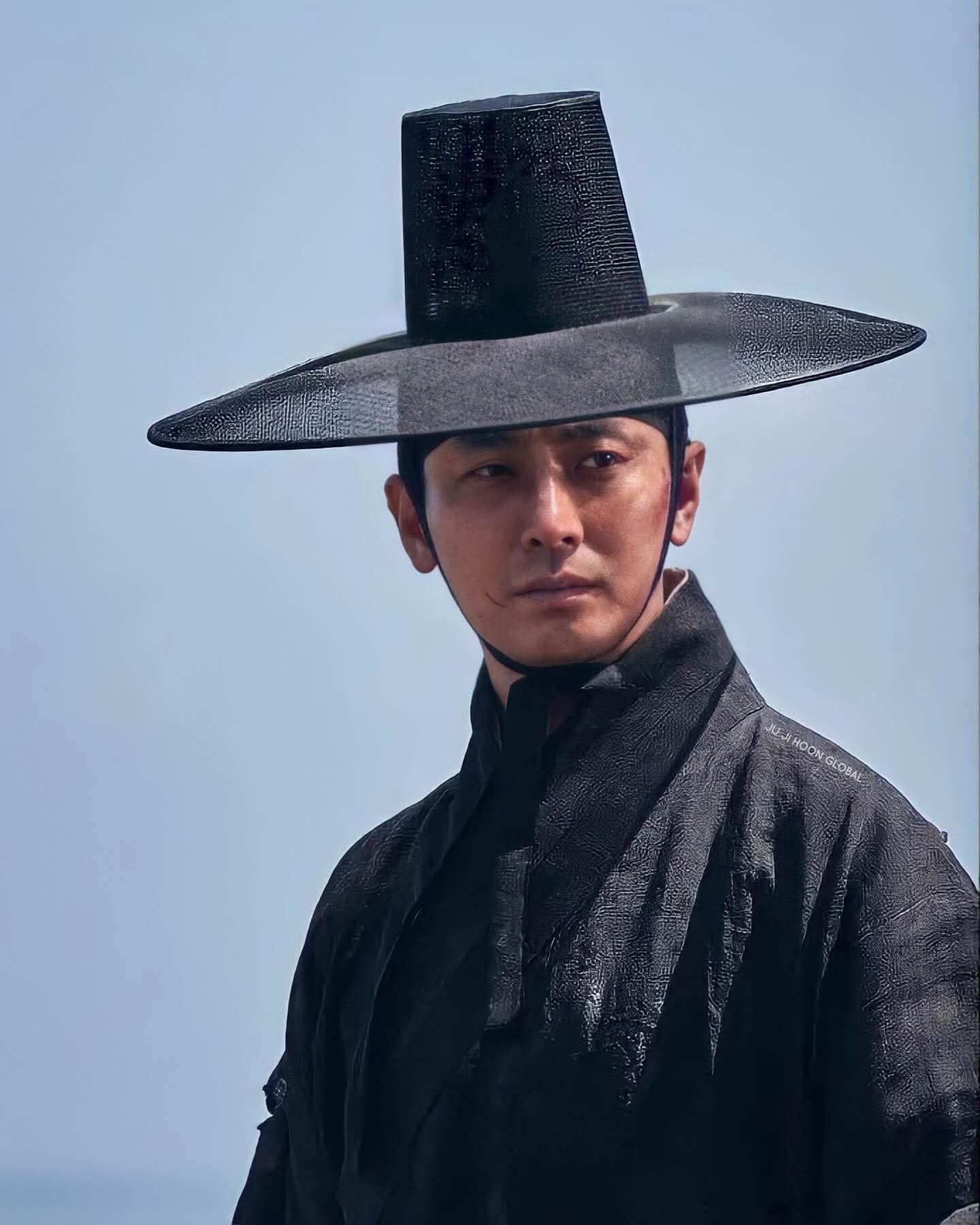 Vạn vật đều thua khi mỹ nam này lên đồ hoàng tộc: Khí chất vương giả ngút ngàn, muốn làm người thường cũng khó- Ảnh 5. Vạn vật đều thua khi mỹ nam này lên đồ hoàng tộc: Khí chất vương giả ngút ngàn, muốn làm người thường cũng khó- Ảnh 5.