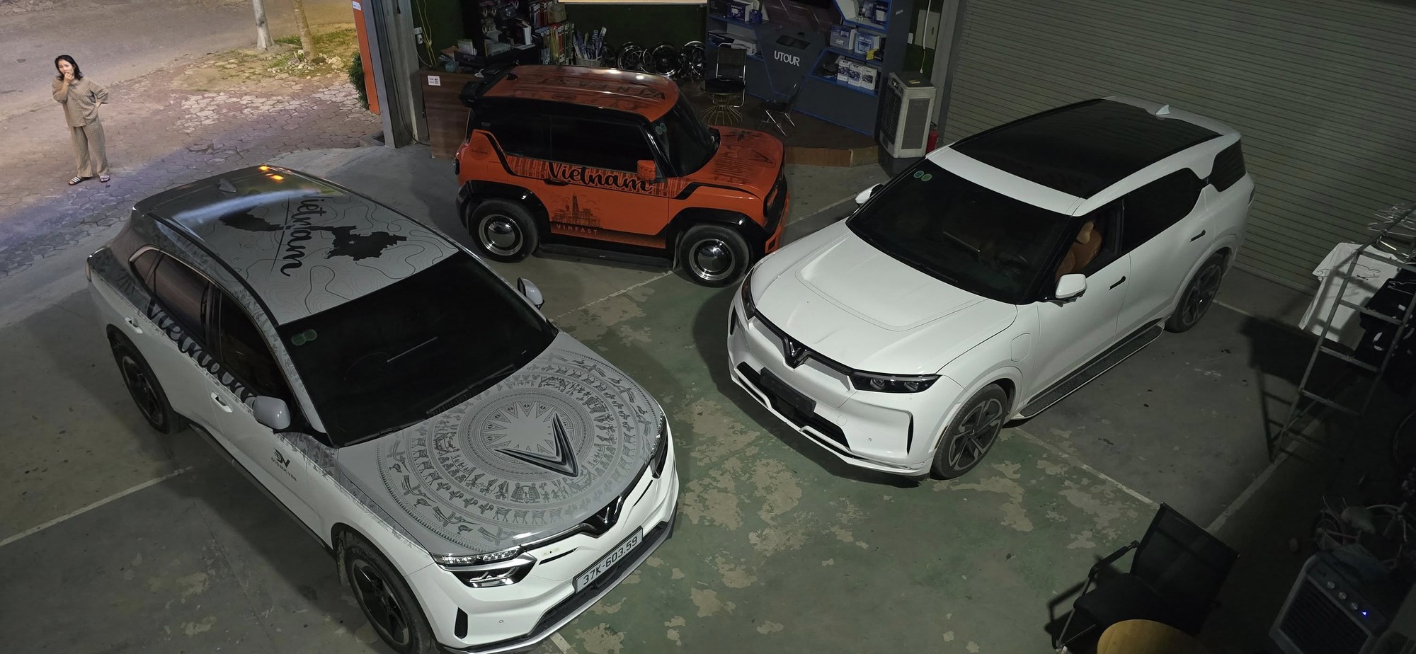 Từng sở hữu cả Camry, Lexus và mobihome nay chỉ trung thành với VinFast, chủ xe chia sẻ: ‘Xe điện là pin dự phòng khổng lồ mà chỉ trải qua bão lụt, mất điện mới nhận ra’- Ảnh 3. Từng sở hữu cả Camry, Lexus và mobihome nay chỉ trung thành với VinFast, chủ xe chia sẻ: ‘Xe điện là pin dự phòng khổng lồ mà chỉ trải qua bão lụt, mất điện mới nhận ra’- Ảnh 3.