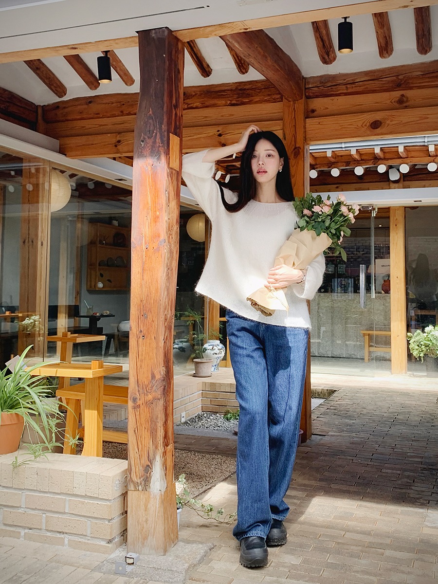 Lý do cần có áo len sáng màu trong tủ đồ: Phối đơn giản cũng trẻ ra vài tuổi, độ sang xịn miễn bàn- Ảnh 5. Lý do cần có áo len sáng màu trong tủ đồ: Phối đơn giản cũng trẻ ra vài tuổi, độ sang xịn miễn bàn- Ảnh 5.