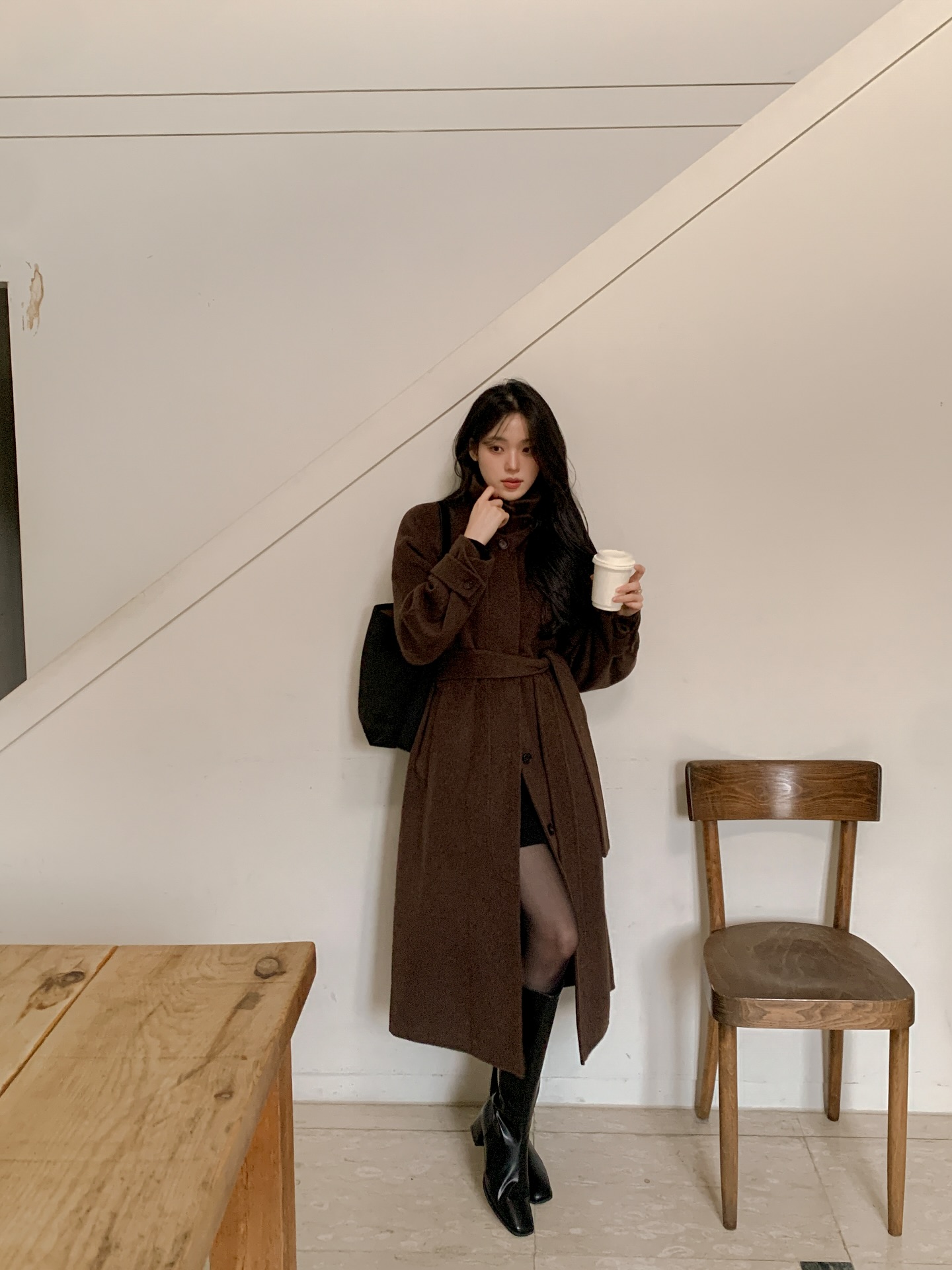 4 mốt áo khoác dáng dài của năm nay, cứ mặc lên là sang chảnh- Ảnh 1. 4 mốt áo khoác dáng dài của năm nay, cứ mặc lên là sang chảnh- Ảnh 1.