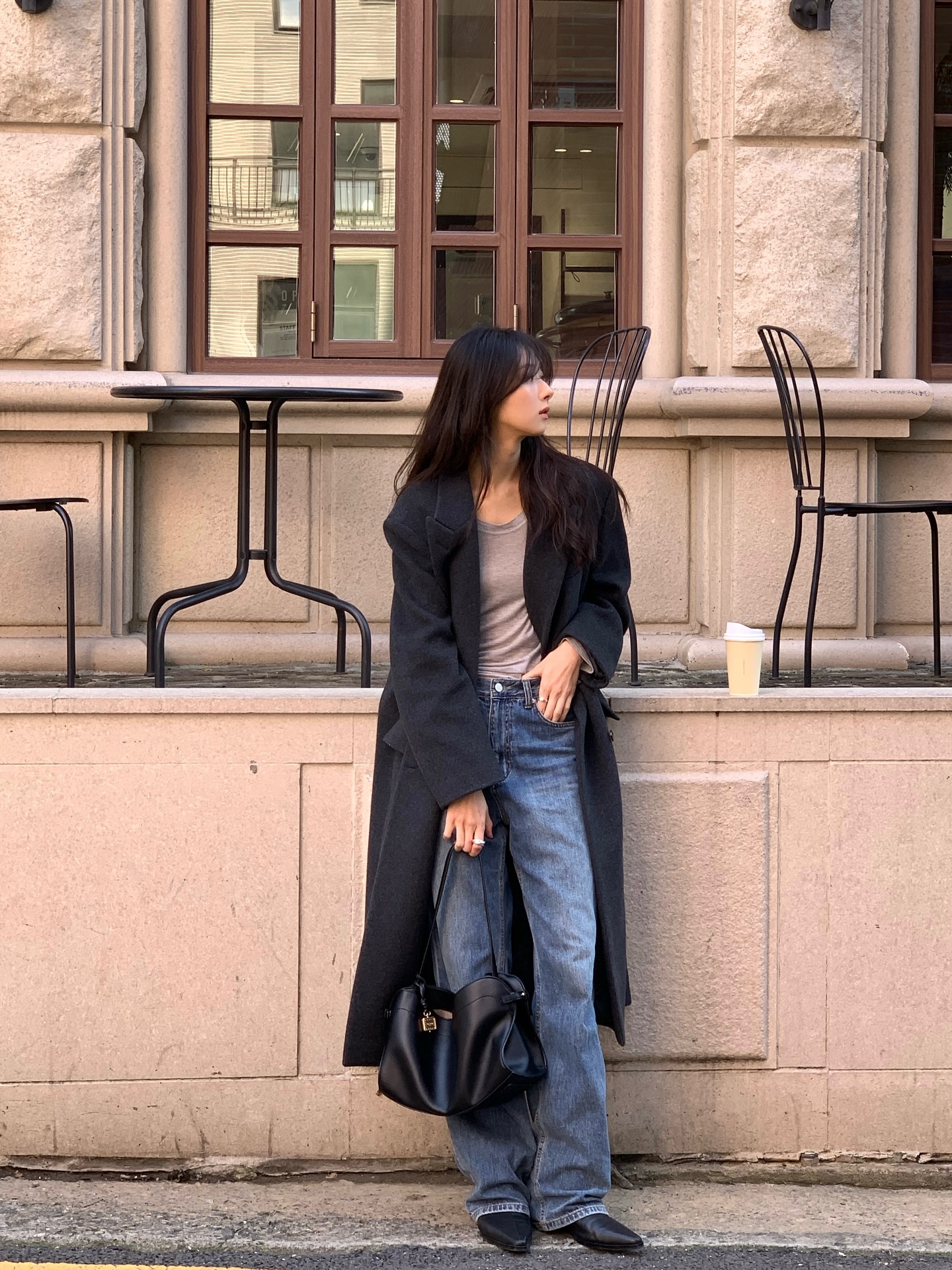 4 mốt áo khoác dáng dài của năm nay, cứ mặc lên là sang chảnh- Ảnh 6. 4 mốt áo khoác dáng dài của năm nay, cứ mặc lên là sang chảnh- Ảnh 6.