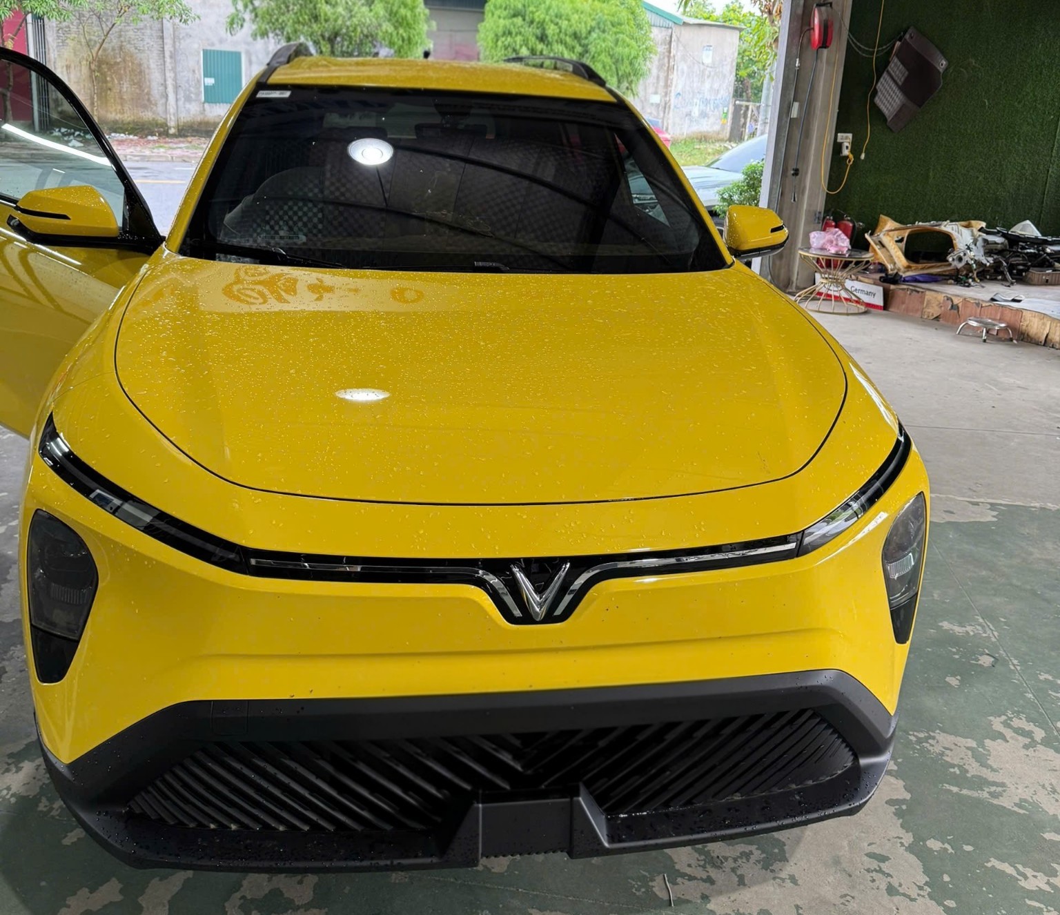 Từng sở hữu cả Camry, Lexus và mobihome nay chỉ trung thành với VinFast, chủ xe chia sẻ: ‘Xe điện là pin dự phòng khổng lồ mà chỉ trải qua bão lụt, mất điện mới nhận ra’- Ảnh 4. Từng sở hữu cả Camry, Lexus và mobihome nay chỉ trung thành với VinFast, chủ xe chia sẻ: ‘Xe điện là pin dự phòng khổng lồ mà chỉ trải qua bão lụt, mất điện mới nhận ra’- Ảnh 4.