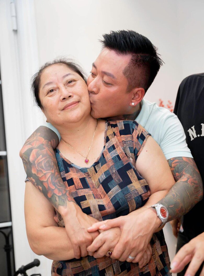 Hàng trăm sao Việt chia buồn với Tuấn Hưng- Ảnh 2. Hàng trăm sao Việt chia buồn với Tuấn Hưng- Ảnh 2.