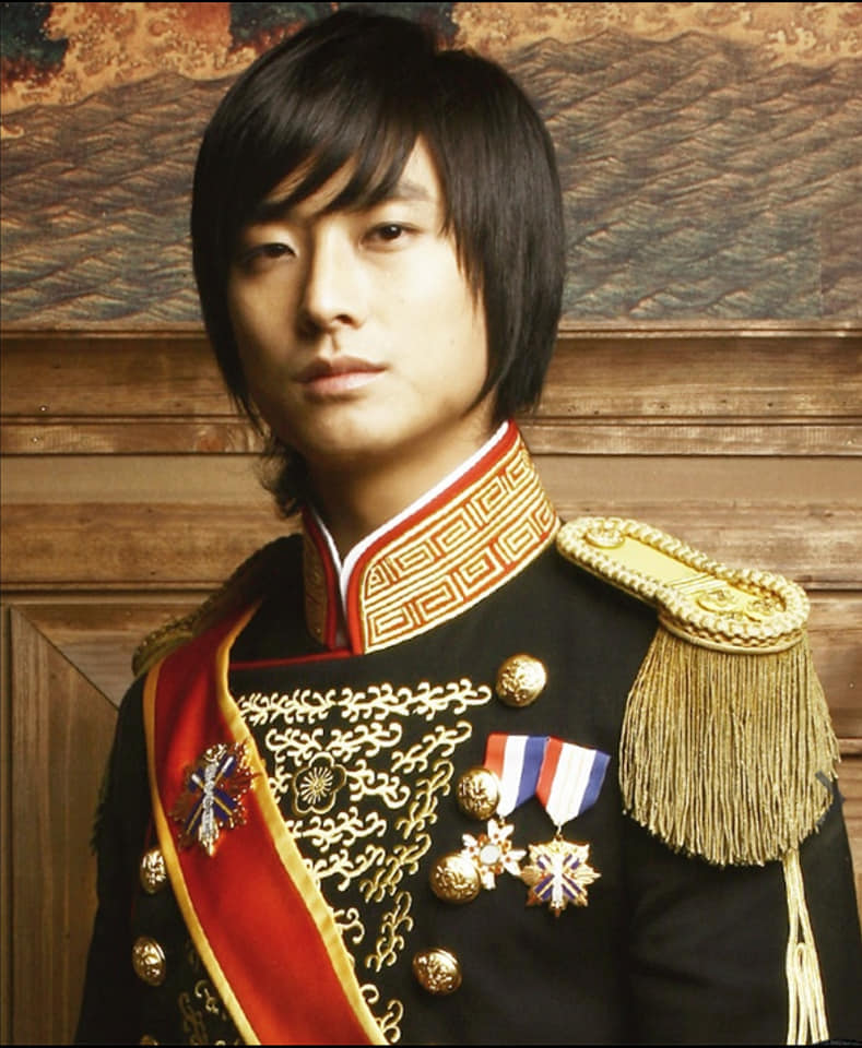 Vạn vật đều thua khi mỹ nam này lên đồ hoàng tộc: Khí chất vương giả ngút ngàn, muốn làm người thường cũng khó- Ảnh 1. Vạn vật đều thua khi mỹ nam này lên đồ hoàng tộc: Khí chất vương giả ngút ngàn, muốn làm người thường cũng khó- Ảnh 1.