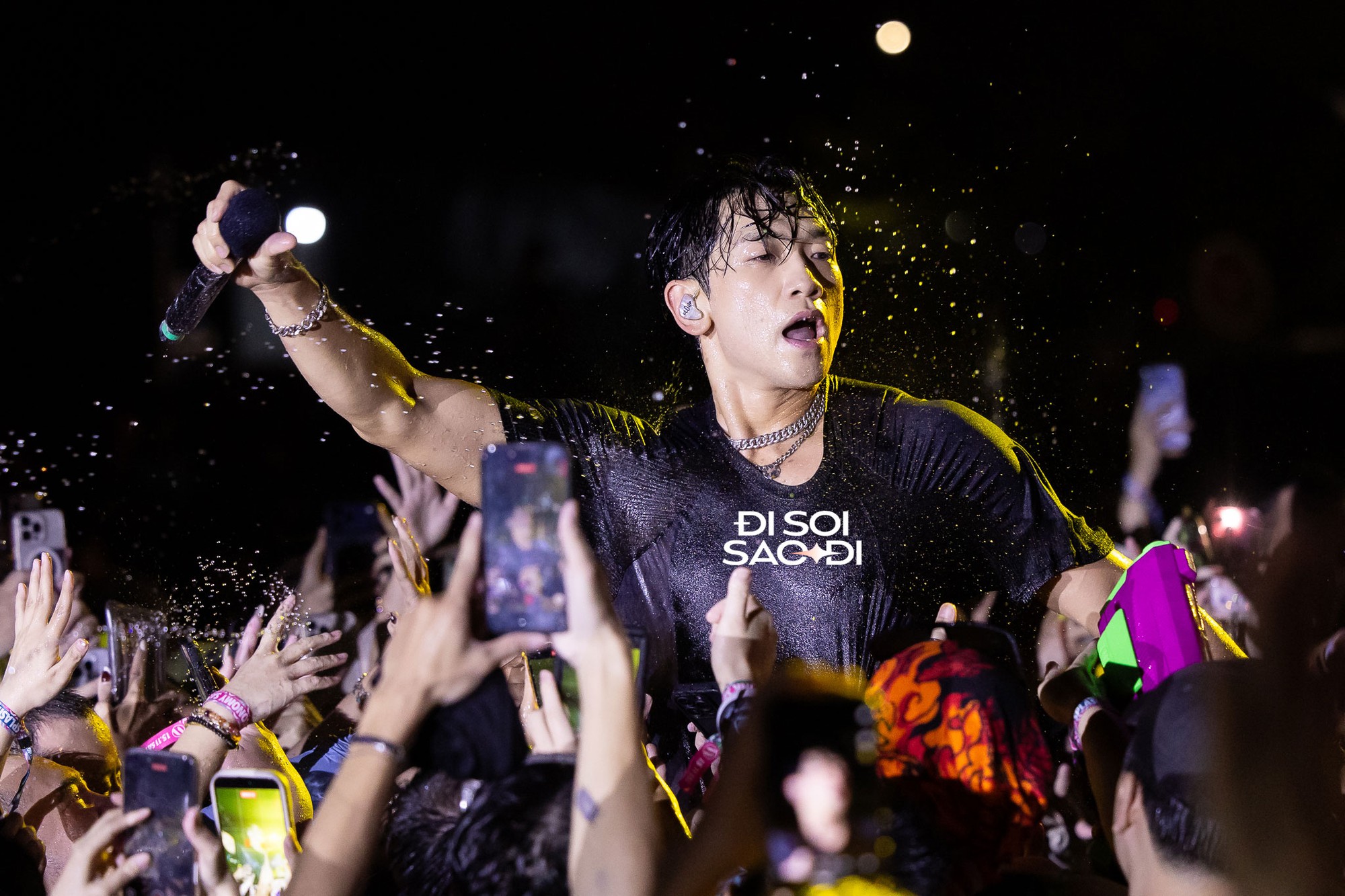 "Ông chú U45" Bi Rain mới đích thực là "bom sex" của WATERBOMB!- Ảnh 11. "Ông chú U45" Bi Rain mới đích thực là "bom sex" của WATERBOMB!- Ảnh 11.