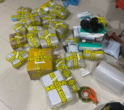 Boom hàng, trả hàng đến mức báo động, nhiều chủ shop gửi thư "cầu xin" khách- Ảnh 1. Boom hàng, trả hàng đến mức báo động, nhiều chủ shop gửi thư "cầu xin" khách- Ảnh 1.