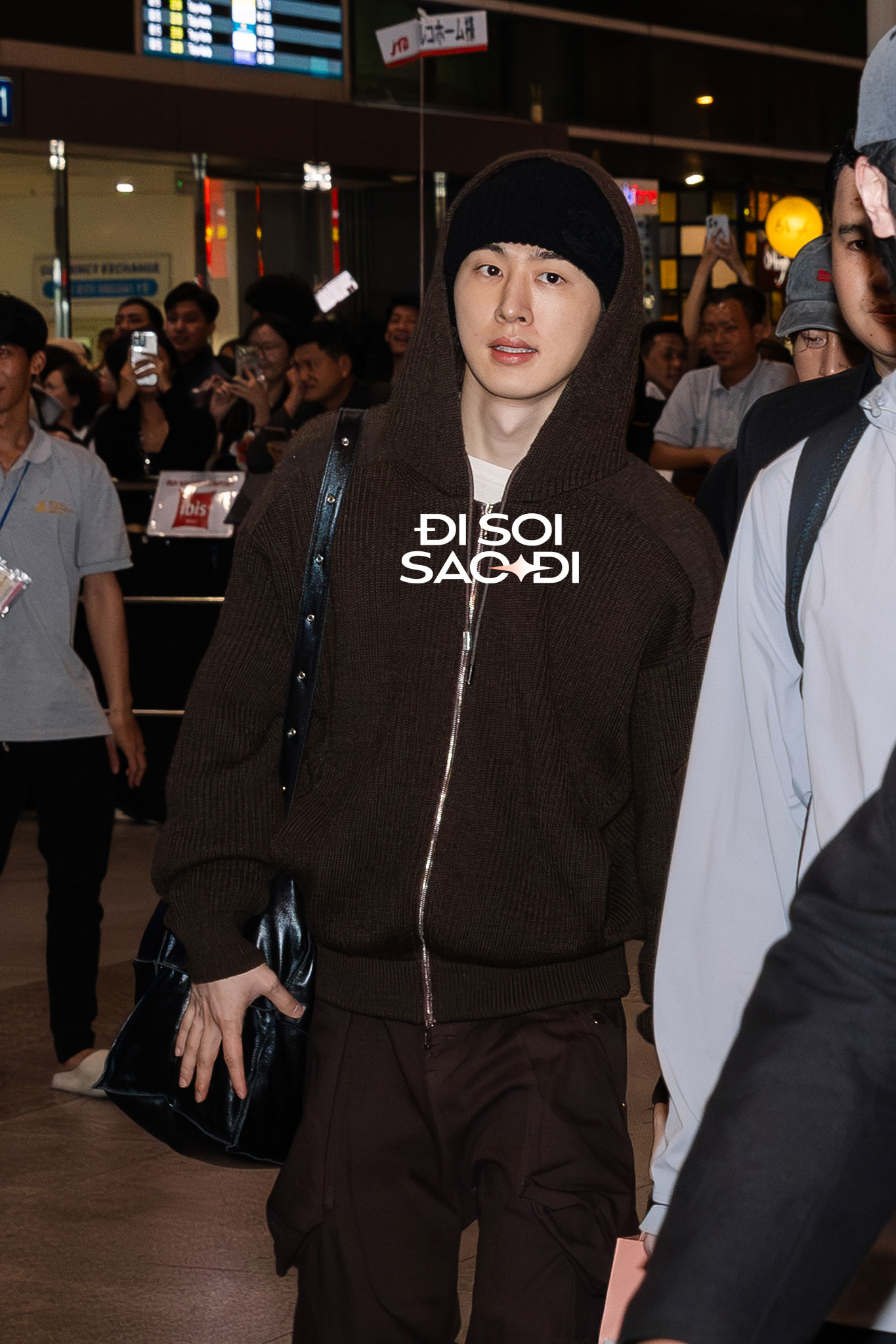 Dàn sao WATERBOMB ngày 2 đổ bộ Tân Sơn Nhất: Hwasa - EXID sexy Dàn sao WATERBOMB ngày 2 đổ bộ Tân Sơn Nhất: Hwasa - EXID sexy