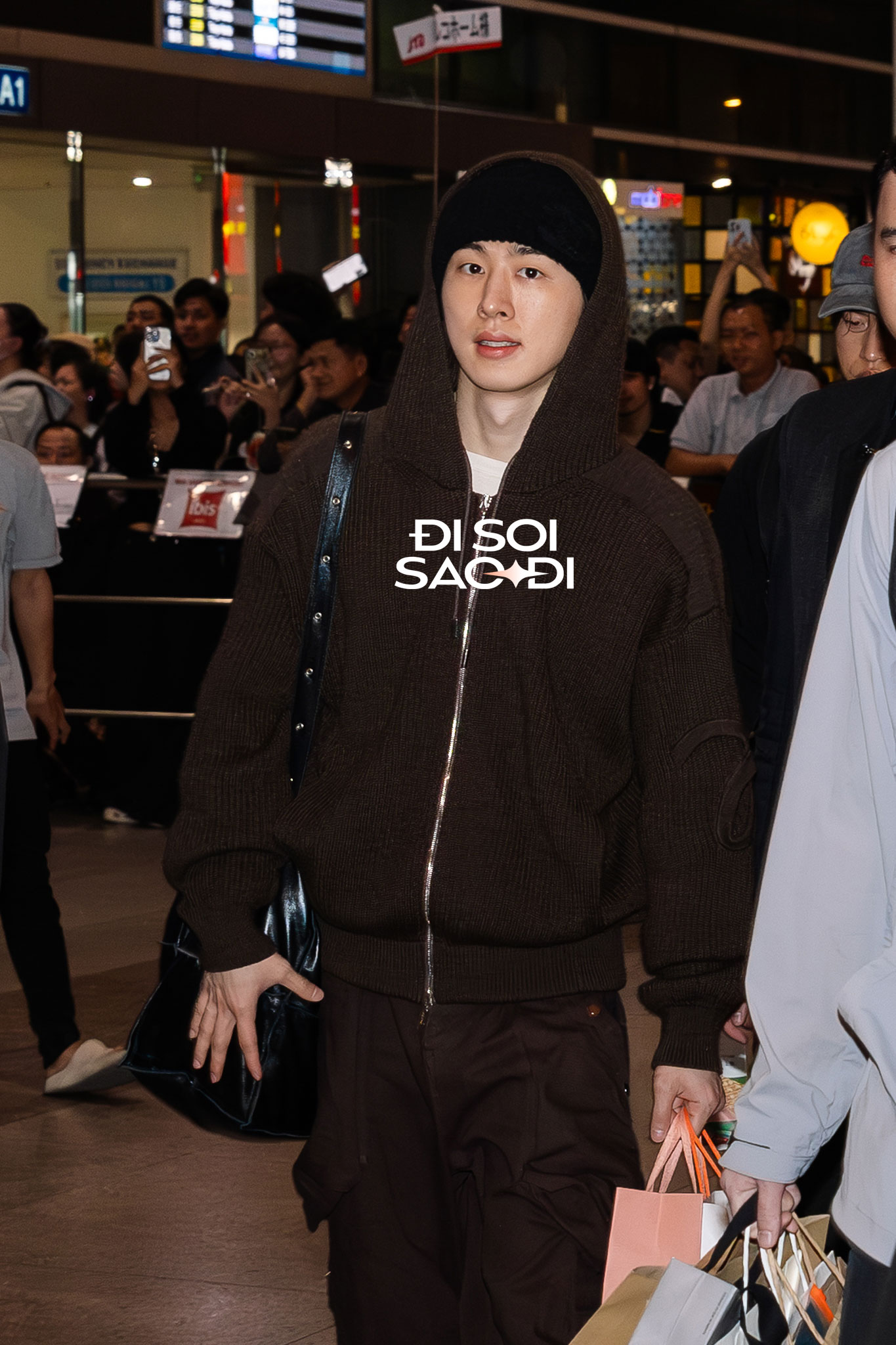 Dàn sao WATERBOMB ngày 2 đổ bộ Tân Sơn Nhất: Hwasa - EXID sexy Dàn sao WATERBOMB ngày 2 đổ bộ Tân Sơn Nhất: Hwasa - EXID sexy