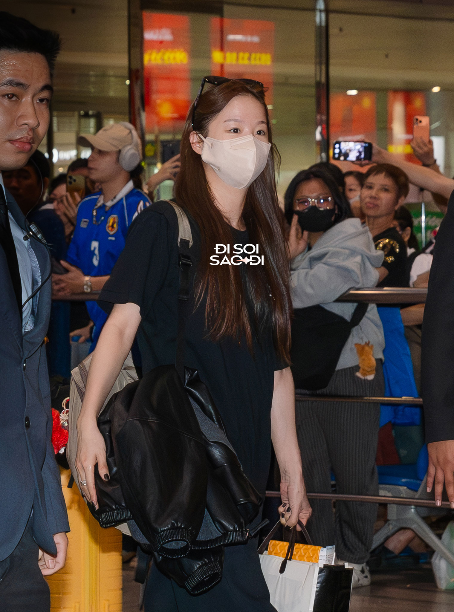 Dàn sao WATERBOMB ngày 2 đổ bộ Tân Sơn Nhất: Hwasa - EXID sexy Dàn sao WATERBOMB ngày 2 đổ bộ Tân Sơn Nhất: Hwasa - EXID sexy