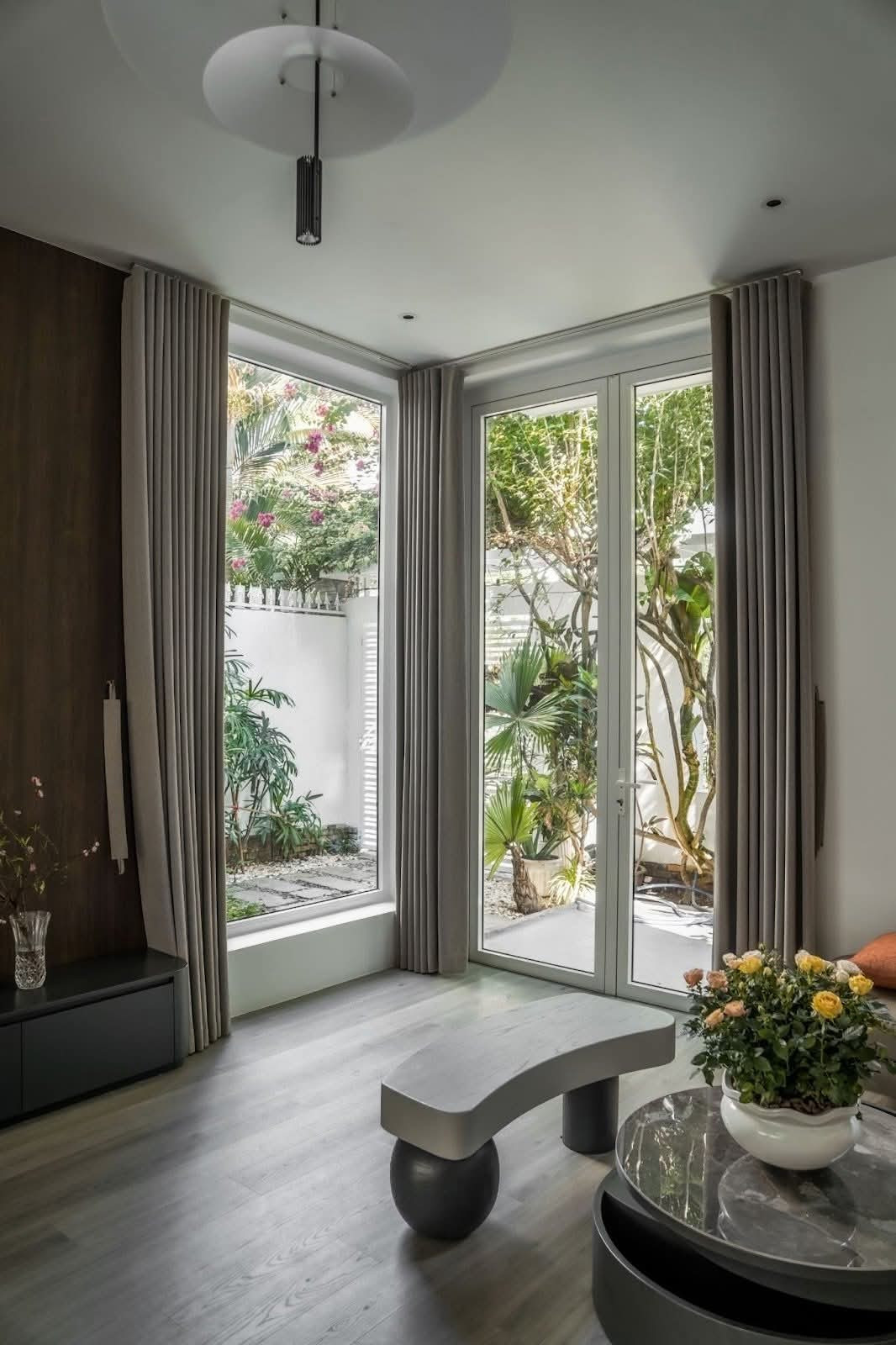 Nhà 3 tầng như villa nghỉ dưỡng giữa phố- Ảnh 5.