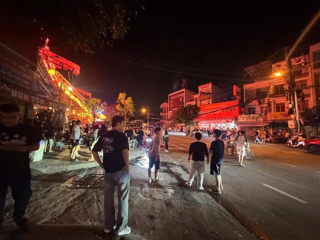 TPHCM: Hỗn chiến từ quán nhậu ra ngoài đường do "mời bia"- Ảnh 2.