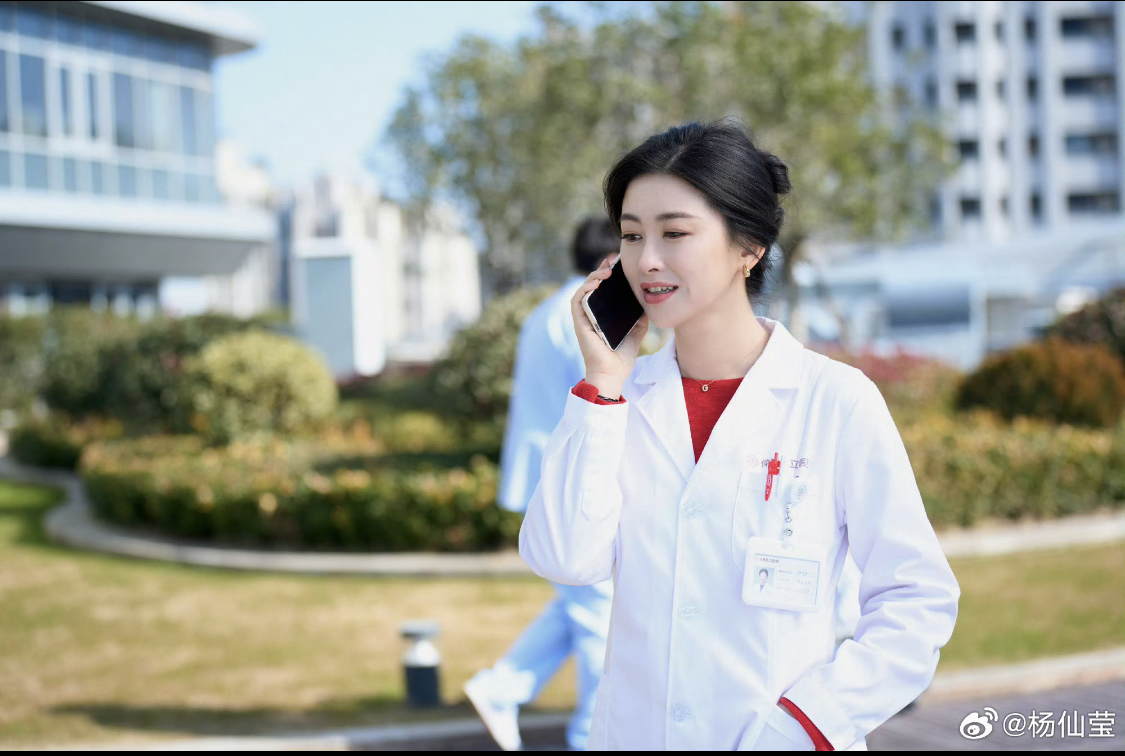 Lần đầu Trung Quốc có phim ngôn tình trung niên hay quá trời: Nam chính mỏ hỗn dã man, U50 vẫn đẹp top đầu showbiz- Ảnh 4. Lần đầu Trung Quốc có phim ngôn tình trung niên hay quá trời: Nam chính mỏ hỗn dã man, U50 vẫn đẹp top đầu showbiz- Ảnh 4.