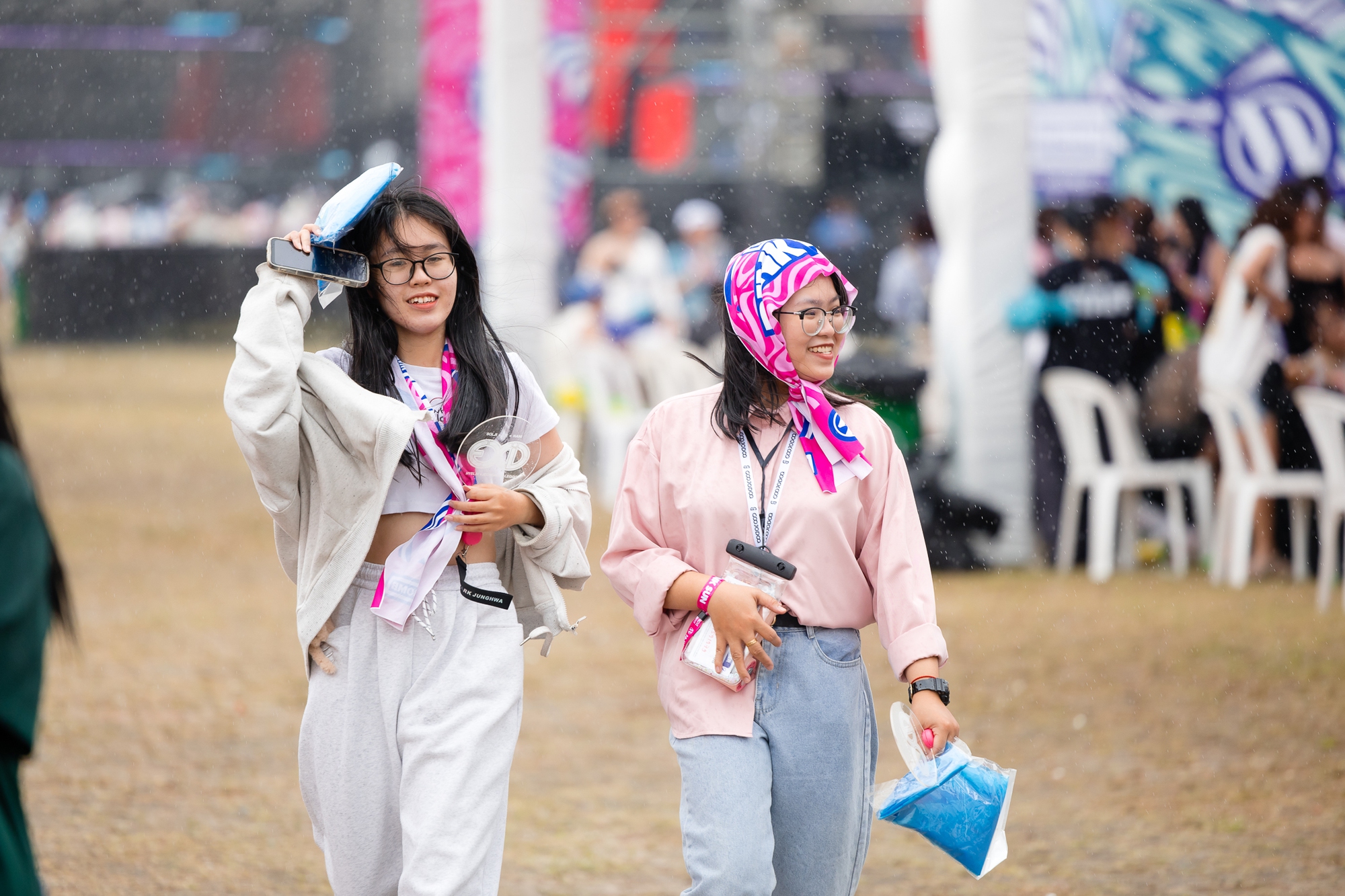 Quang Hùng MasterD xuất hiện đốt cháy WATERBOMB, trời đổ mưa nhưng bữa tiệc nhạc nước nóng lên từng phút- Ảnh 13. Quang Hùng MasterD xuất hiện đốt cháy WATERBOMB, trời đổ mưa nhưng bữa tiệc nhạc nước nóng lên từng phút- Ảnh 13.