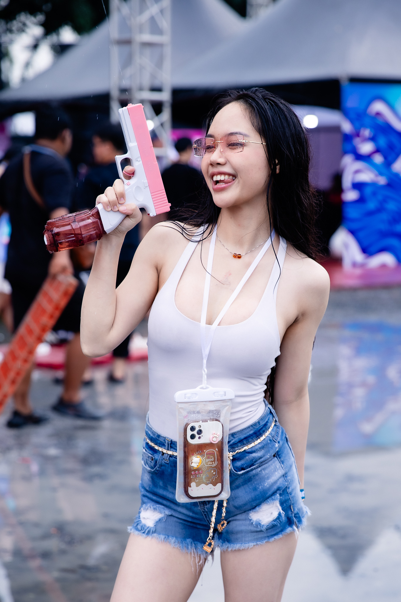 Zoom cận những cô nàng nóng bỏng nhất tối nay!- Ảnh 8.