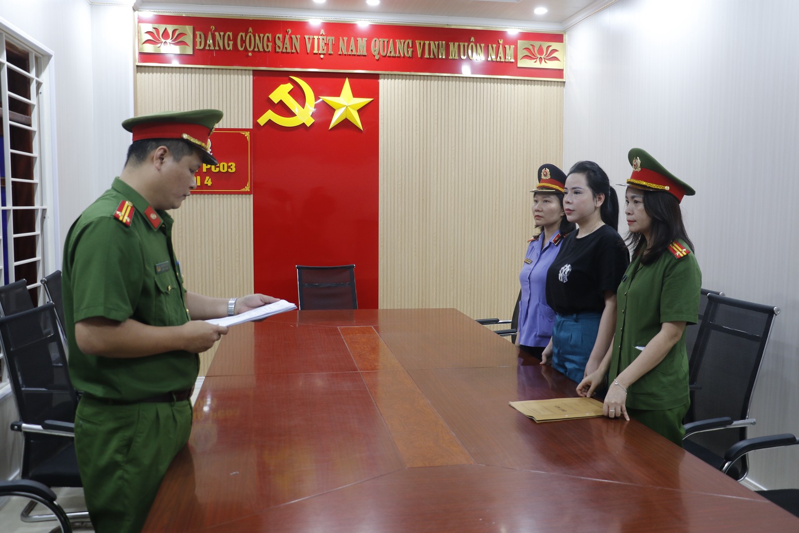 Công an ra cảnh báo tới tất cả người dân sau khi bắt tạm giam Phùng Thị Thu Hiền- Ảnh 1. Công an ra cảnh báo tới tất cả người dân sau khi bắt tạm giam Phùng Thị Thu Hiền- Ảnh 1.