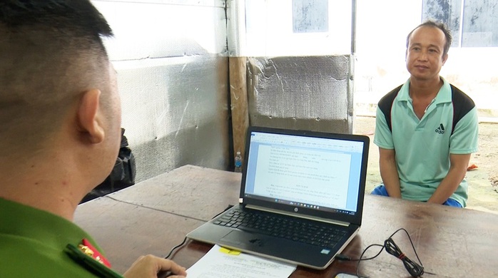 CLIP: Bắt tạm giam đối tượng dụ cho tiền rồi hiếp dâm 2 bé gái cùng xóm- Ảnh 1. CLIP: Bắt tạm giam đối tượng dụ cho tiền rồi hiếp dâm 2 bé gái cùng xóm- Ảnh 1.