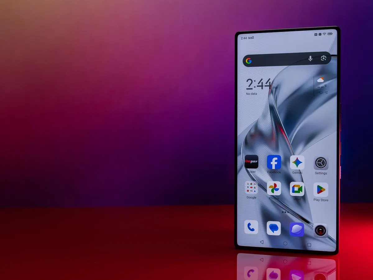 Cây bút công nghệ: "Cầm mẫu điện thoại này đi trên đường, ai cũng phải ngoái lại hỏi tôi máy gì đấy?"- Ảnh 3.