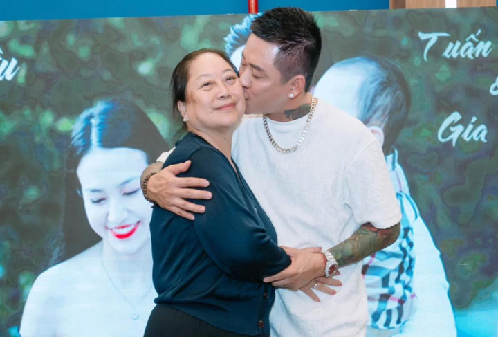 Quá khứ vất vả, hết lòng vì con của mẹ Tuấn Hưng- Ảnh 3.