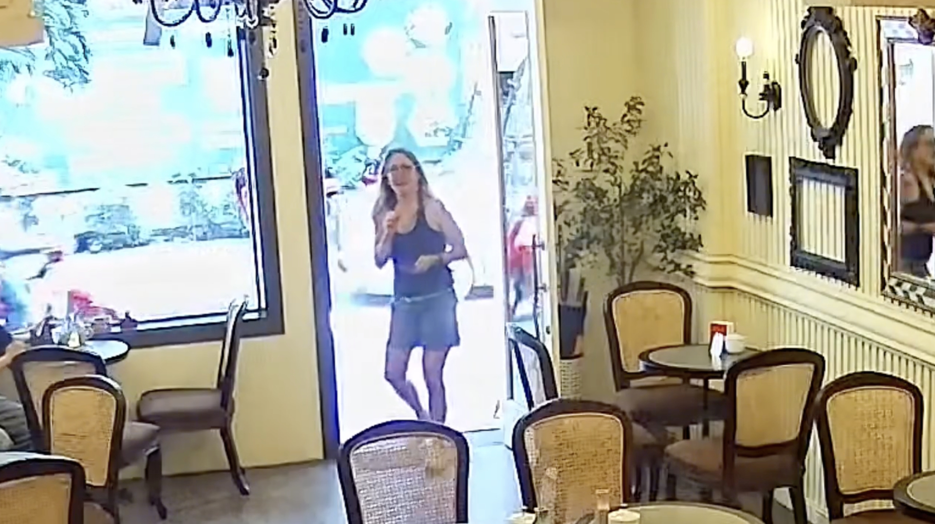 Khách Tây lạy chủ quán Việt Nam vì được ăn món ngon nhất cuộc đời- Ảnh 2.