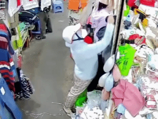 Camera ghi cận cảnh màn móc túi ở chợ Tân Quy, TPHCM- Ảnh 1.