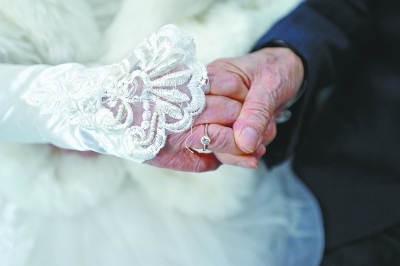 Đám cưới độc nhất vô nhị trong viện dưỡng lão của cụ ông U100 và cụ bà 85 tuổi- Ảnh 4.