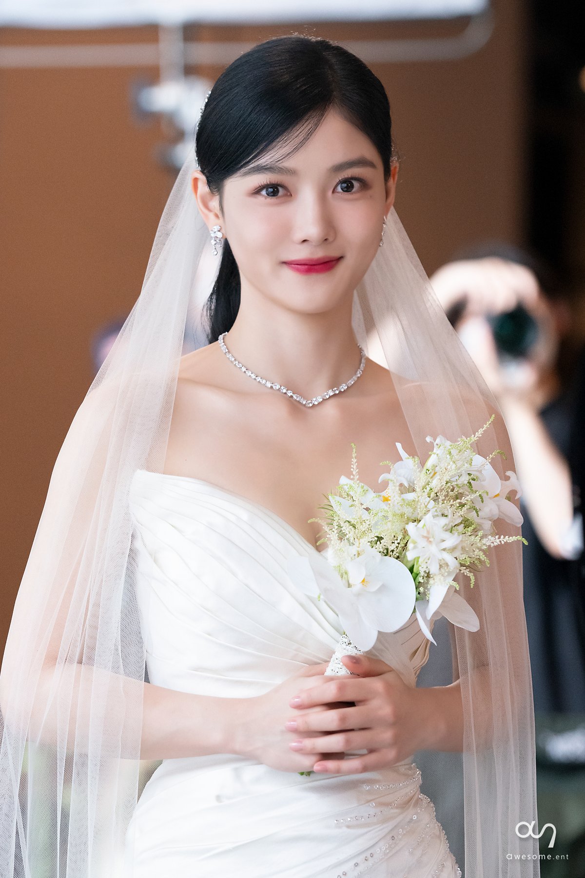 Kim Yoo Jung ngất xỉu đột ngột- Ảnh 4. Kim Yoo Jung ngất xỉu đột ngột- Ảnh 4.