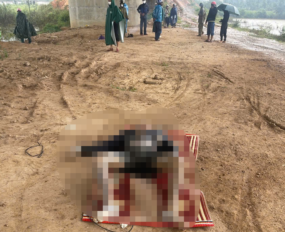 Phát hiện thi thể người đàn ông nổi trên bến đò- Ảnh 1. Phát hiện thi thể người đàn ông nổi trên bến đò- Ảnh 1.