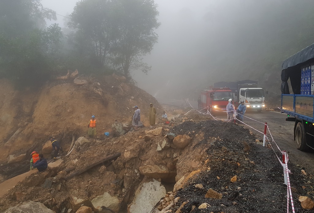 Ám ảnh những vụ sạt lở trên cung đèo Khánh Lê- Ảnh 7. Ám ảnh những vụ sạt lở trên cung đèo Khánh Lê- Ảnh 7.